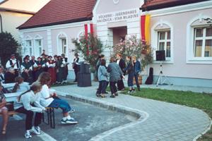 Eröffnungsfeier der Bücherei Nikitsch