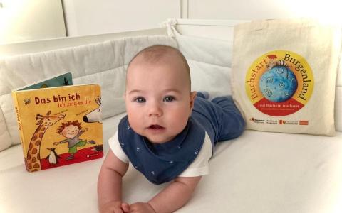 Buchstarttaschen mit Baby